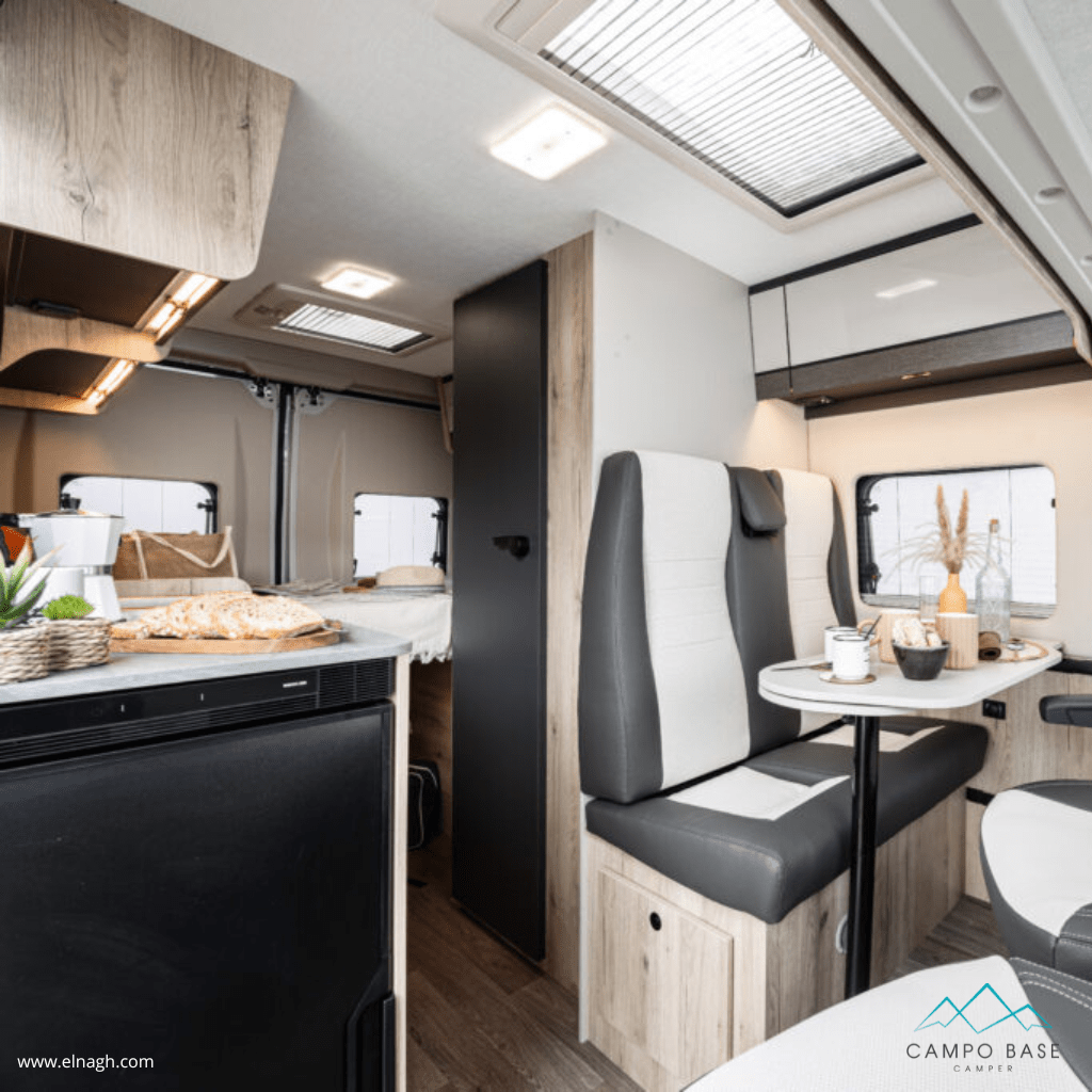 Comedor cocina en camper